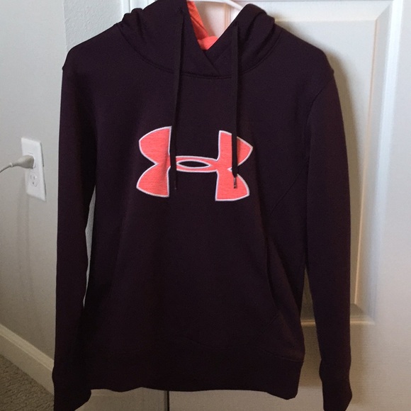Under Armour Tops - Under Armour sweatshirt